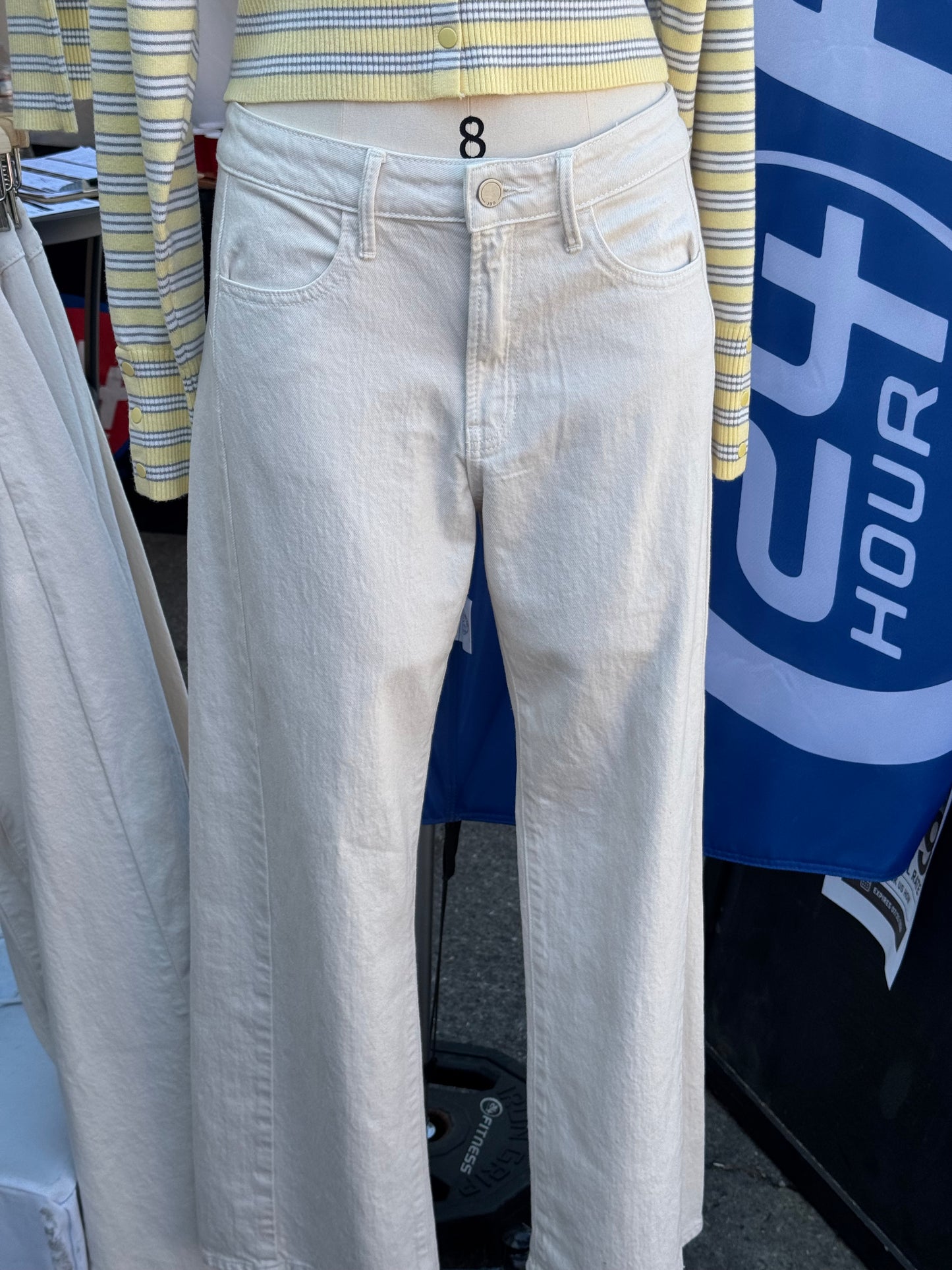 MID-RISE LOOSE FIT JEANS
