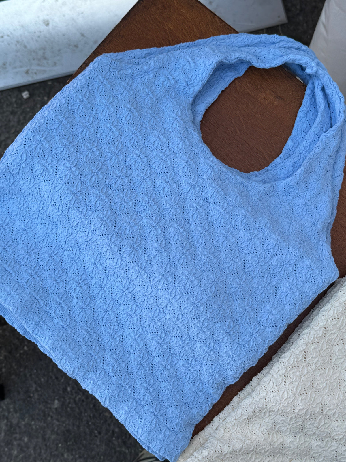 LANA SEAMLESS HALTER TOP